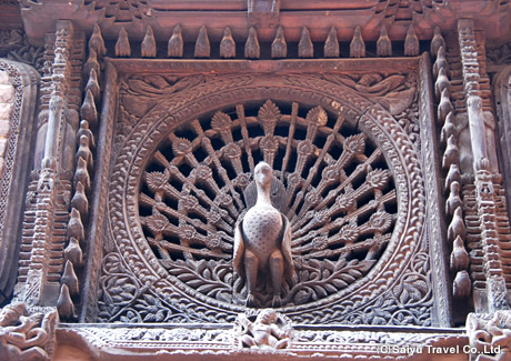 ネパール工芸美術の最高傑作とされるプジャリ・マートの孔雀の窓（バクタブル）